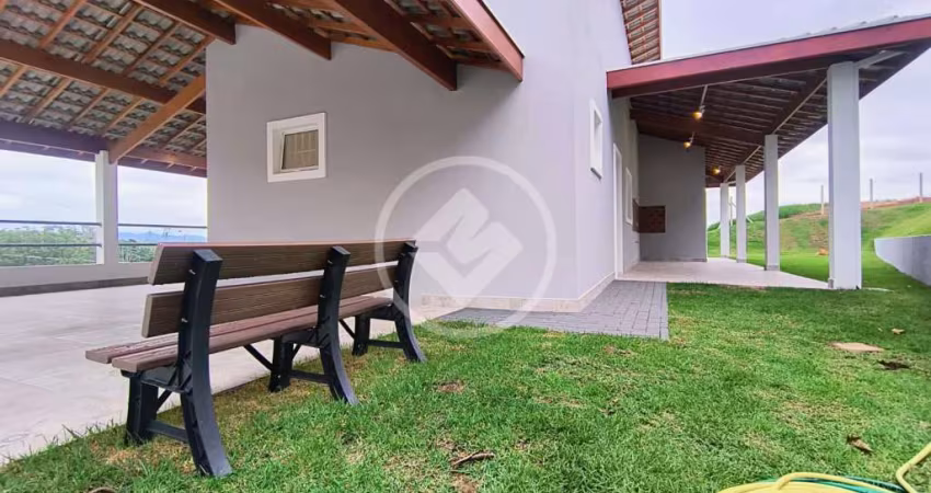 A casa no Condomínio Residencial Mantiqueira te oferece um lugar totalmente maravilhoso  uma tranquilidade para você e sua família mora com áreas lindas vistas para natureza,  parque e lago um ótimo l