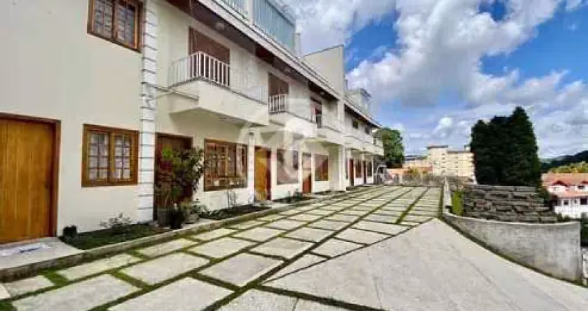 Campos do Jordão - Porteira Fechada: Apto Triplex 138m2 com cobertura com Área Gourmet, região Capivari a 700mts do centro de Capivari. codigo: 116948