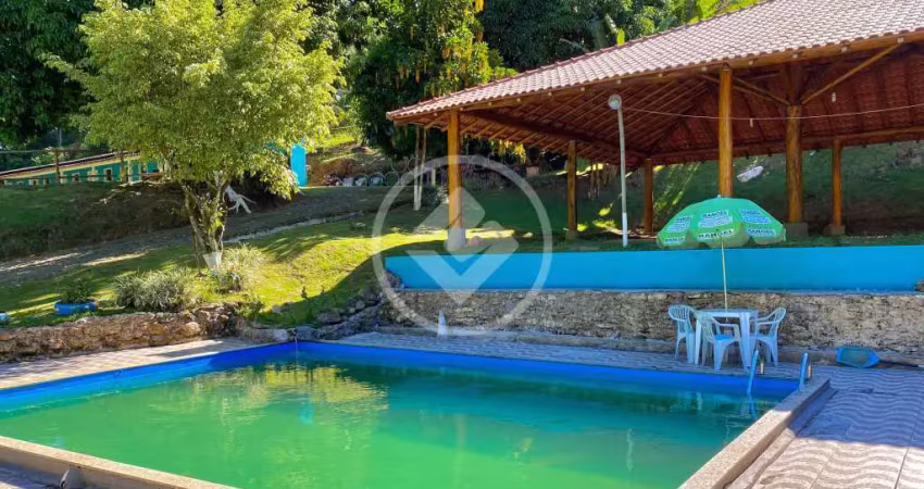 Lindo sitio localizado na rota da ferradura em Buenos Aires, com 10 suítes com área de lazer, e uma linda cachoeira particular. codigo: 98481