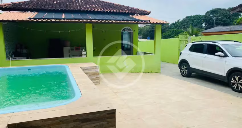 Uma belíssima casa com piscina ,área de churrasco, com 2 quartos, 2 banheiros ,em um lote de 360 m2. codigo: 96147