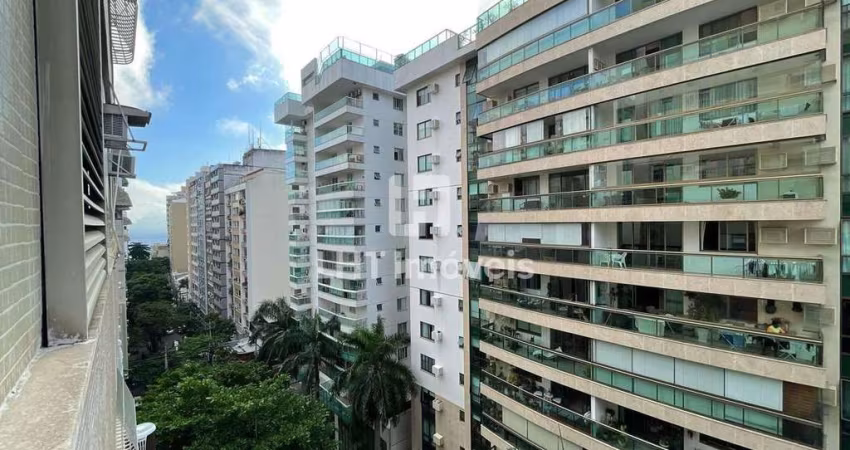 Apartamento Espaçoso na Alvares de Azavedo / Icaraí