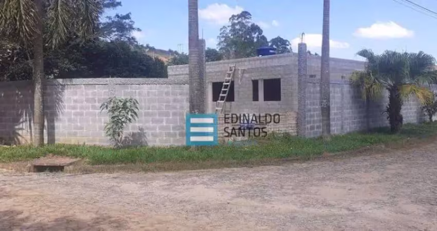 Cond. Fazenda do Tanque, Gj com casa inacabada