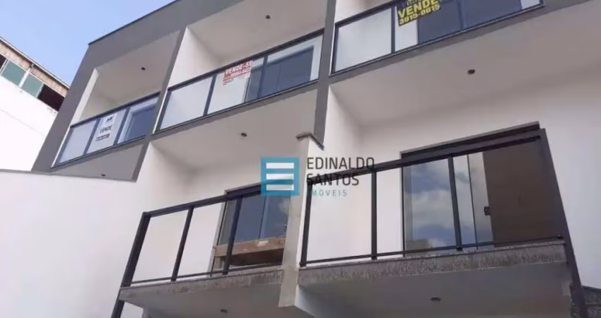 Benfica - casa triplex de 2/4 suítes, quintal e vaga de garagem r$ 359.000,00 aceita financiamento