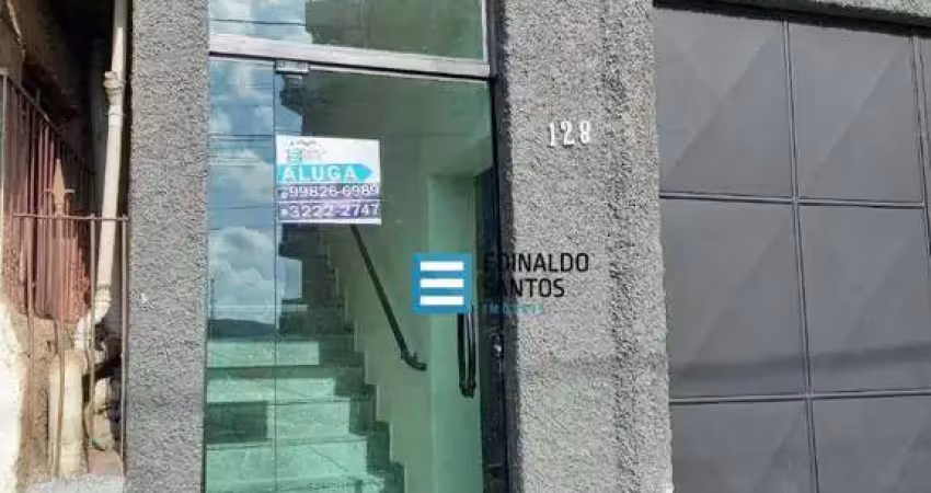 Bairro santa lucia - casa de 2/4 com quintal e terraço - locação de r$ 1.250,00 + iptu