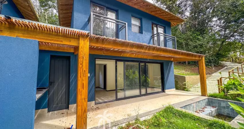 Casa à Venda 3 Suítes em Condomínio Alto Padrão em Praia do Forte