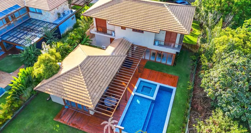 Casa à Venda Alto Padrão em Condominio Praia do Forte