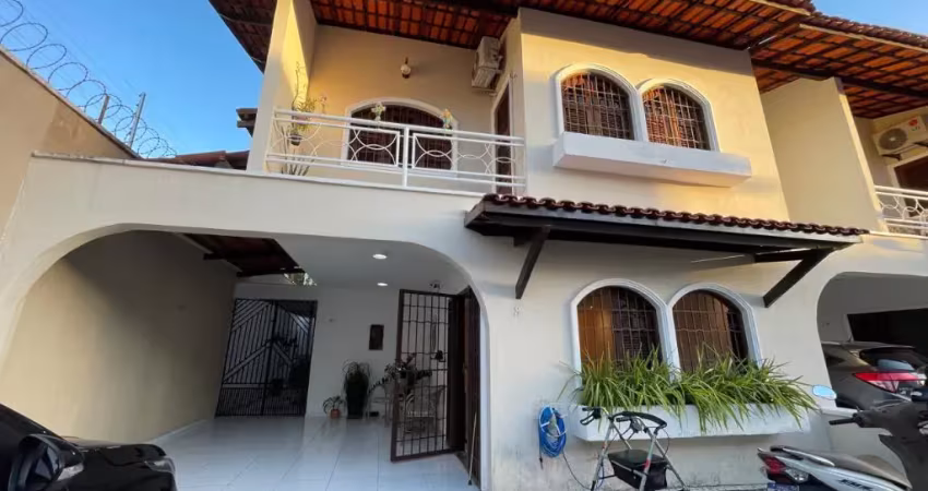 Lindo duplex à venda em condomínio fechado – 140m² | 3 suítes | reformado e projetado