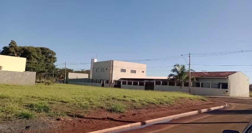 VENDO EXCELENTE TERRENO NO CONDOMÍNIO