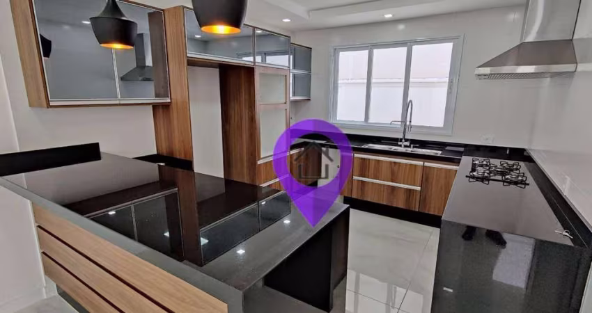 Casa a venda de 375m² em Pouso Alegre com 3 dormitórios e suíte máster com hidromassagem. Cozinha planejada, área de churrasco e localização