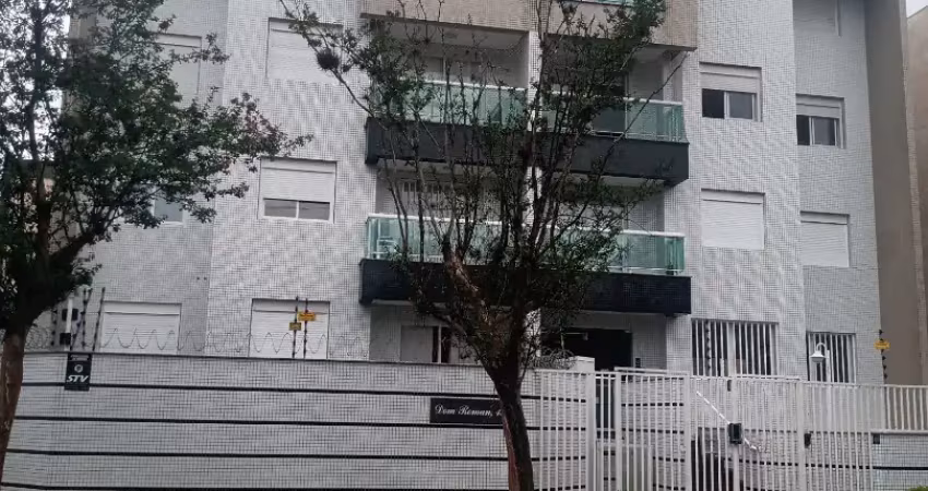 Lindo apartamento, bairro nobre no alto da xv, ao lado do positivo.