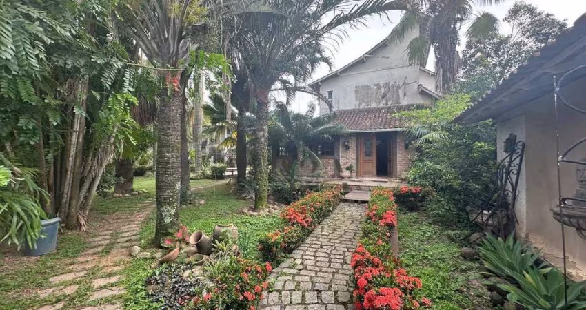 Casa com 5 dormitórios à venda, 280 m² por R$ 1.000.000,00 - Itaipu - Niterói/RJ