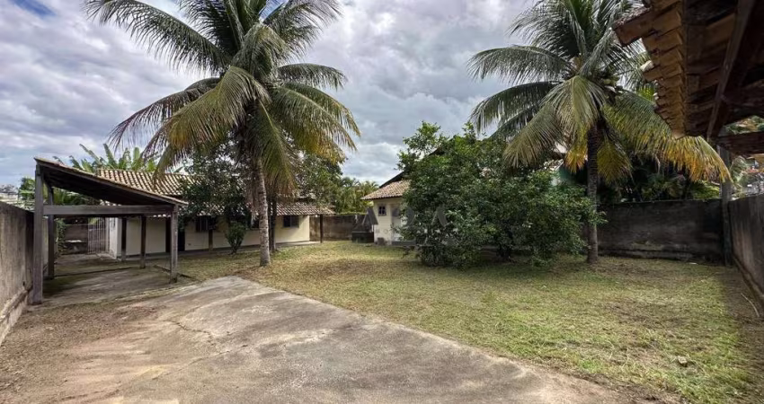 Casa com terreno de 450m2 com 2 dormitórios à ven por R$ 430.000 - Itaipu - Niterói/RJ