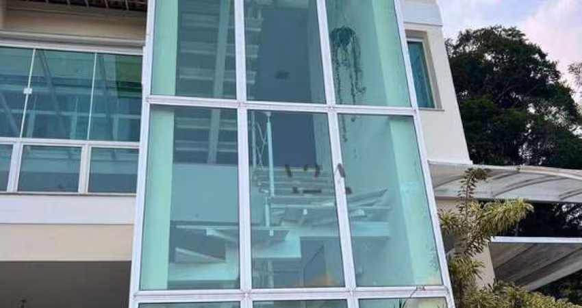 Magnífica casa em condomnio de alto padrão por R$ 1.600.000,00