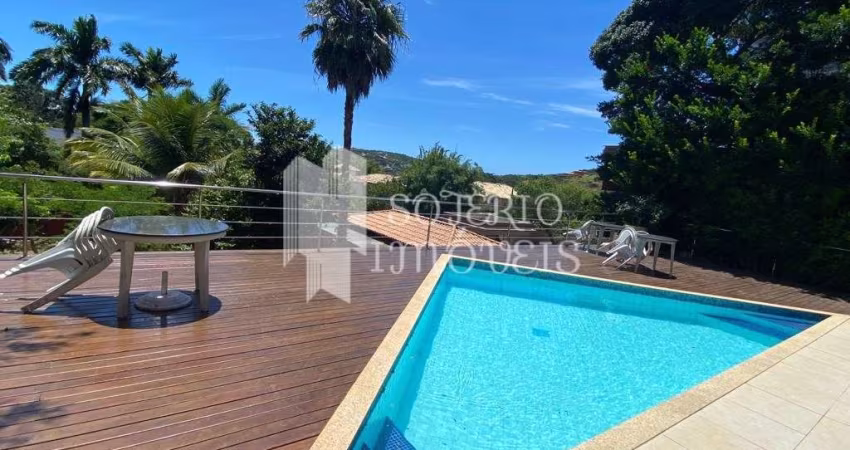Vendo Casa em Búzios/RJ, com 500m² -Praia da Ferradura- Porteira Fechada