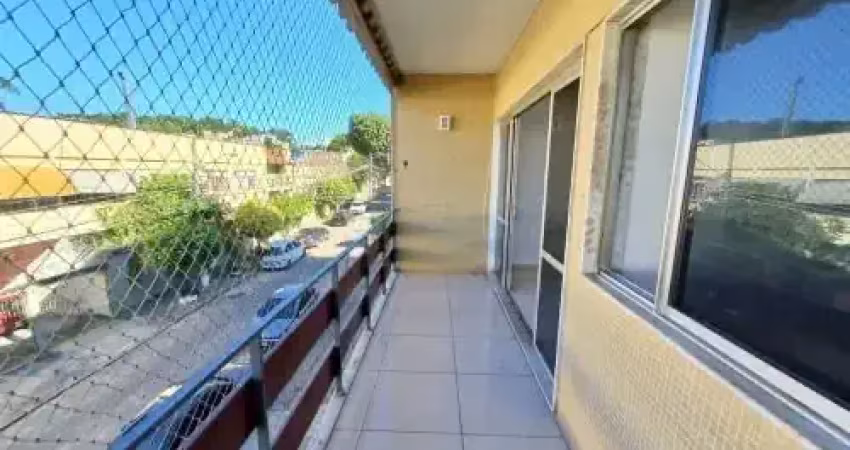 Apartamento reformado próximo da Praia da Bica