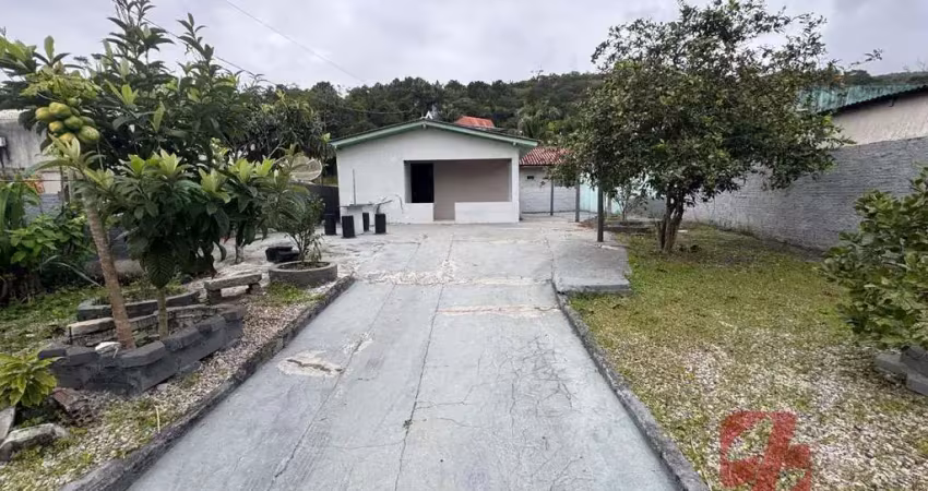 Casa em tabuleiro  -   itapema , locação por r$ 2.600,00