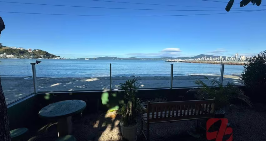 Apartamento Frente mar no Centro em  -  Itapema