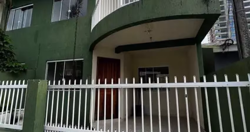 Casa Sobrado em Meia Praia  -  Itapema