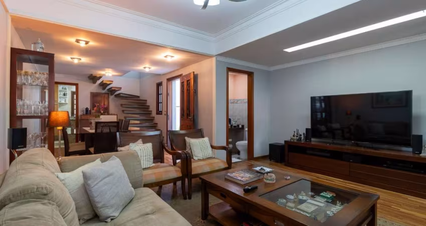 Confortável sobrado para venda com 3 quartos, sendo 3 suítes, 129m²