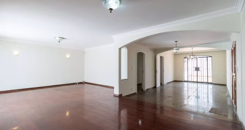 Funcional casa comercial para locação, 256m²