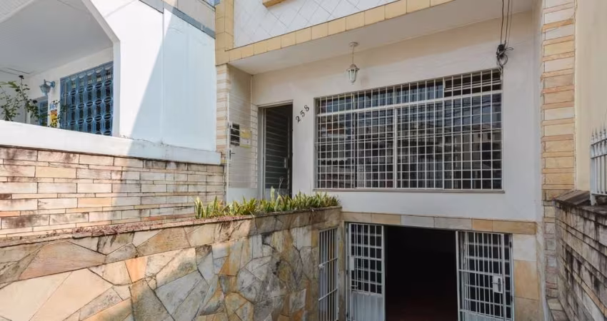 Atraente casa tipo para venda com 3 quartos, 130m²