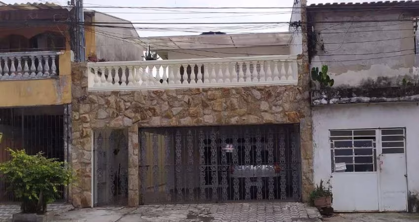 Atraente sobrado para venda com 3 quartos, sendo 2 suítes, 174m²