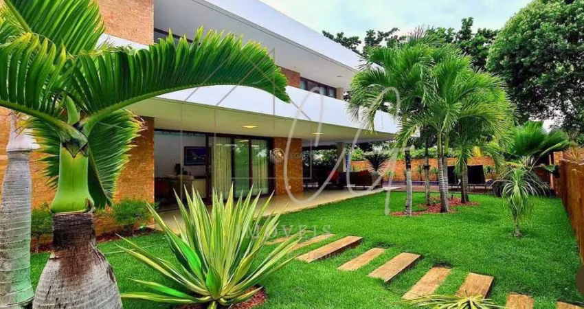 Casa em Guarajuba, 5 suítes, perto da praia.