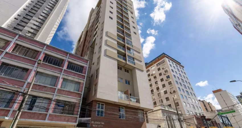 Apartamento de 58m² semimobiliado com 02 quartos no Centro - C