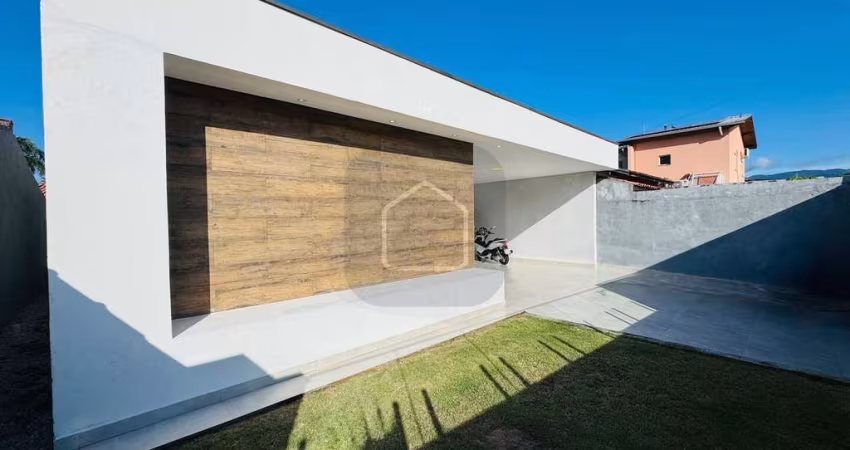 Casa com Piscina à Venda no Pontal Santa Marina
