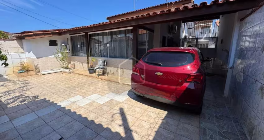Casa com 06 Quartos à Venda na Praia das Palmeiras