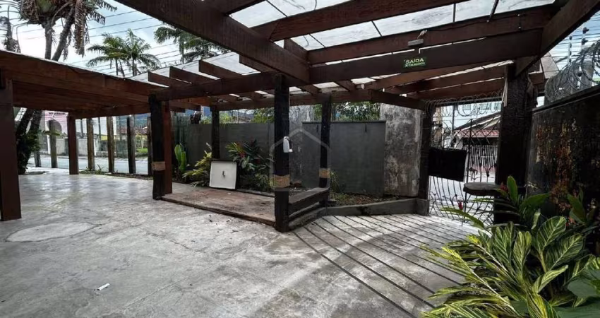 Esquina Comercial à Venda no Centro - Caraguatatuba