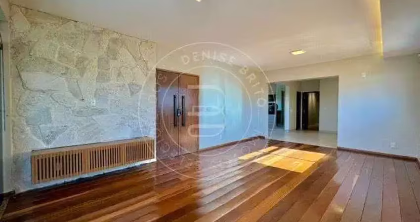 Condomínio Inconfidentes - Apartamento com 4 Quartos no Setor Sul