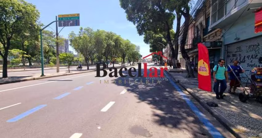 Prédio com 2 salas para alugar na Rua Estácio de Sá, Estácio, Rio de Janeiro