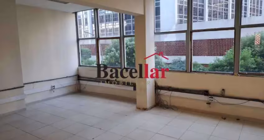 Ponto comercial com 4 salas para alugar na Rua Morais e Vale, Centro, Rio de Janeiro