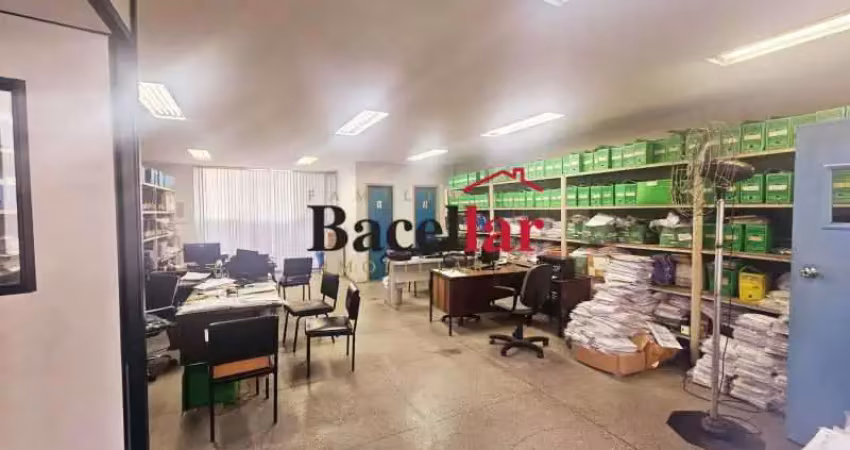 Prédio com 9 salas à venda na Rua Pereira Lópes, Benfica, Rio de Janeiro
