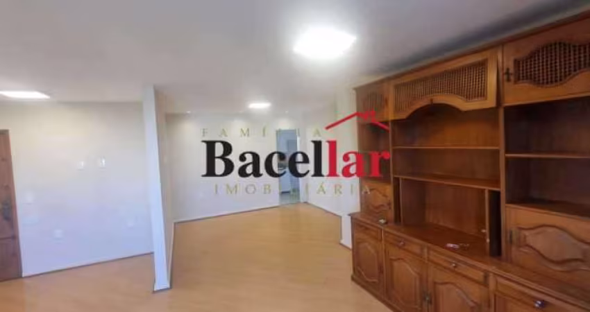 Apartamento com 4 quartos para alugar na Rua Campos Sales, Tijuca, Rio de Janeiro