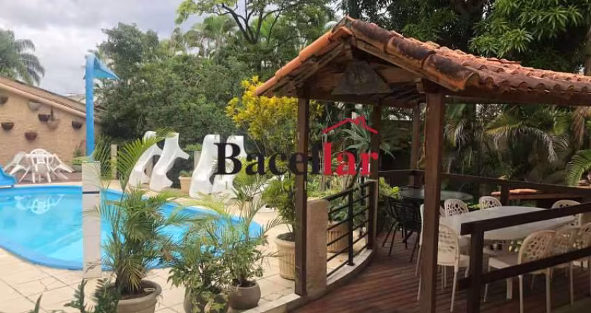 Apartamento com 3 quartos para alugar na Rua Desembargador Martinho Garcez, Jardim Guanabara, Rio de Janeiro