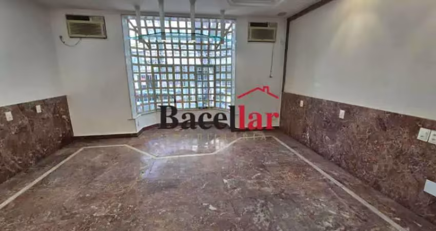 Casa comercial com 4 salas para alugar na Rua Visconde de Abaeté, Vila Isabel, Rio de Janeiro