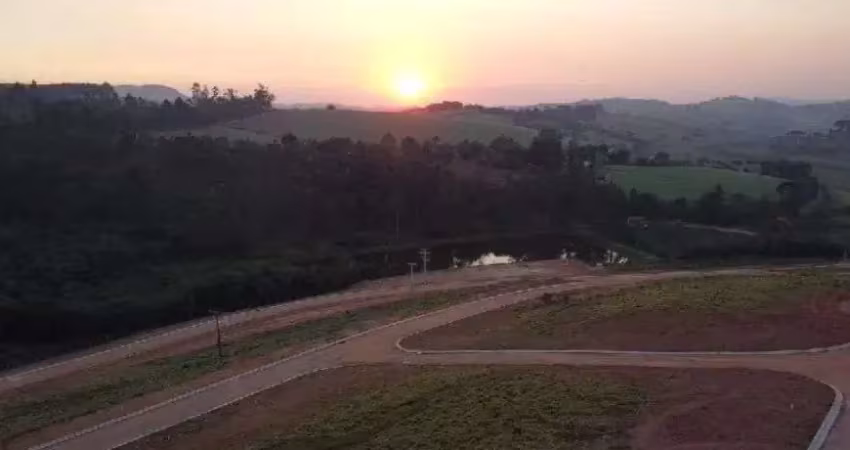 LOTES a partir de 250m² em PEDRA BELA próximo a EXTREMA | Lazer e Lago | Pagamento Facilitado