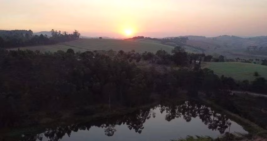 Residencial Santa Maria | LOTES a partir de 250m² em PEDRA BELA com Área de Lazer e Lago