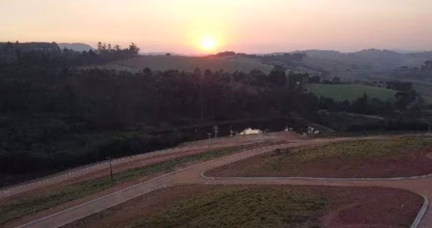Fácil acesso para EXTREMA | LOTES a partir de 250m² em PEDRA BELA | Lago e Área de Lazer