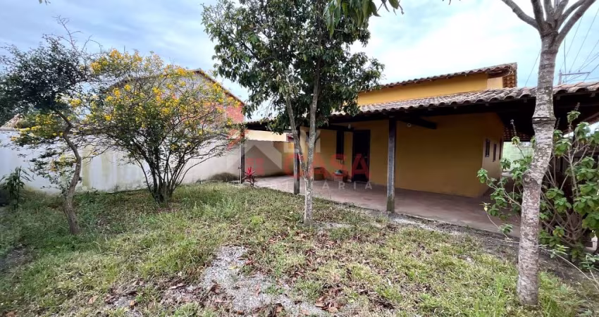 À Venda Casa de 2 quartos em Condomínio fechado