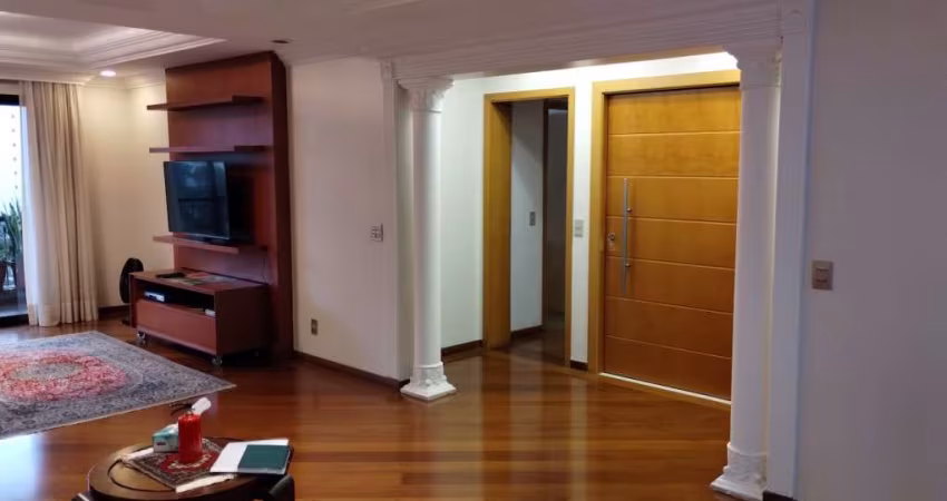 Apartamento de Alto Padrão com 4 suítes 4 vagas amplo ensolarado em área nobre no Klabin na região da Vila Mariana.