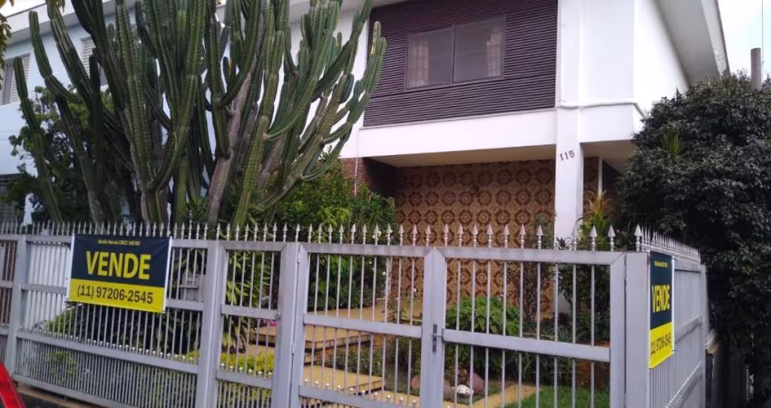 Casa, tipo sobrado com 3 dormitórios 1 suíte ampla sala 3 vagas e quintal em região nobre do Klabin Jardim da Glória Vila Mariana