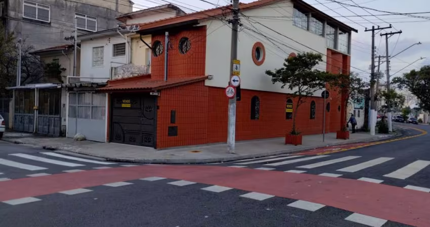 Casa no Ipiranga / Vila Monumento, toda reformada, muito bem conservada, com 3 dormitórios, 1 suíte, sala, cozinha americana, churrasqueira, 1 vaga