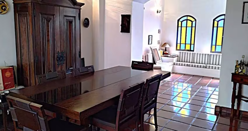 Casa alto padrão, estilo colonial, com 3 dormitórios, sendo 2 suítes churrasqueira, quintal, 6 vagas, excelente localização no jardim da glória, loteamento do klabin em região nobre da vila mariana