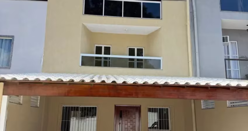 Belford roxo centro linda casa triplex c 2 quartos ,terraço garagem 280 mil