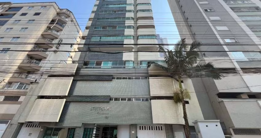 Aluguel anual: Apartamento com 3 quartos, churrasqueira, semi mobiliado e 2 vagas. Centro de Balneário Camboriú.