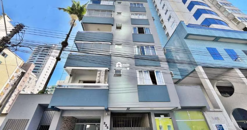 Locação Anual: Apartamento com 2 suítes mobiliado no centro de Balneário Camboriú