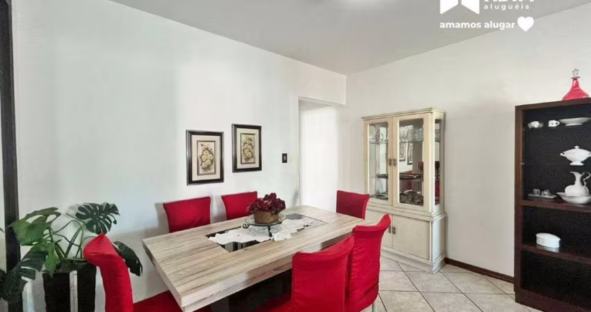 Aluguel Anual: Apartamento mobiliado com 2 quartos sendo 1 suíte na quadra do mar em Balneário Camboriú.